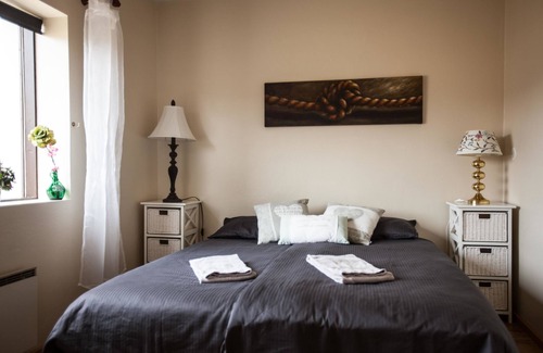 Vallanes House | Discover Mjóanes Accommodation: Family-Friendly Retreat