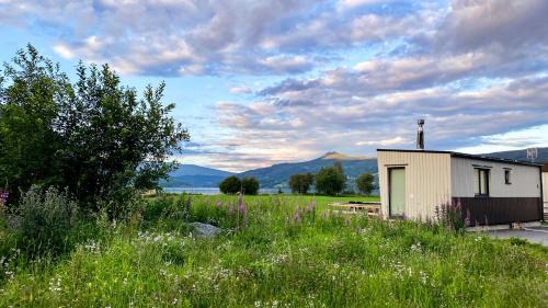 Vang Apartment | Relaxing Oceanfront Retreat at Mjøsvang Kafe