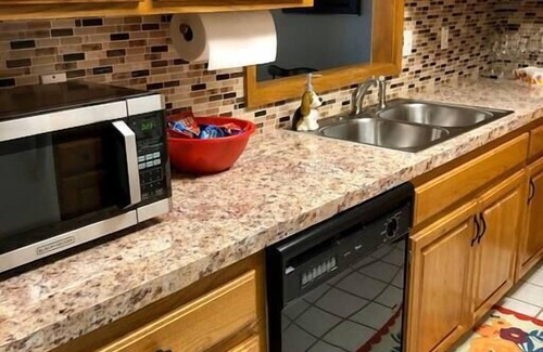 Pawhuska Apartment | Top-Rated MJ'S BUNKHOUSE: 2 Blocks to Downtown & Ocean View