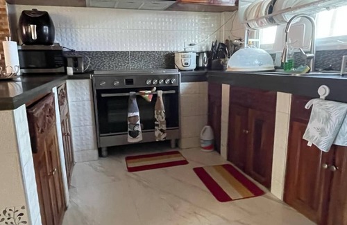 Kaputian House | MJ’s Homestay, Charming 2-bedroom house with WiFi, AC, free airport pick up.