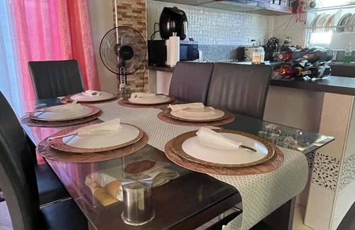 Kaputian House | MJ’s Homestay, Charming 2-bedroom house with WiFi, AC, free airport pick up.