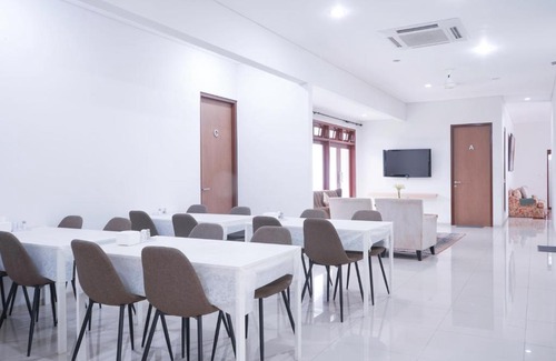 Tendean House | Affordable Mk House Tendean: Family-Friendly Comfort Awaits