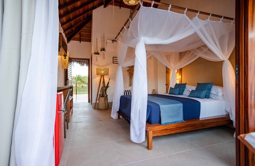Acarau Hotel | Experience MKNI Hotel - Ikaika Makani with Ocean Views