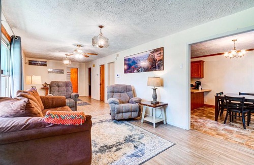 Albany House | MK's Retreat: Perfect Getaway Near Dale Hollow Lake!