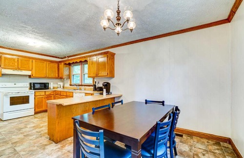 Albany House | MK's Retreat: Perfect Getaway Near Dale Hollow Lake!