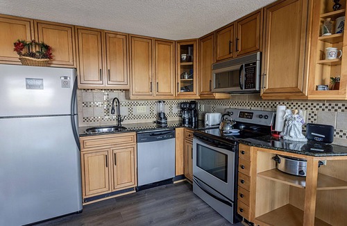 Snowshoe Condo | Experience Breathtaking Mountain Views at ML 268
