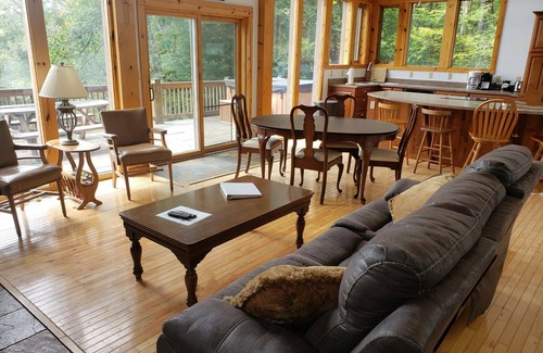 Davis House | Pet-Friendly Retreat with Lake Views & Relaxing Hot Tub