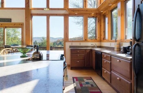 Davis House | Pet-Friendly Retreat with Lake Views & Relaxing Hot Tub