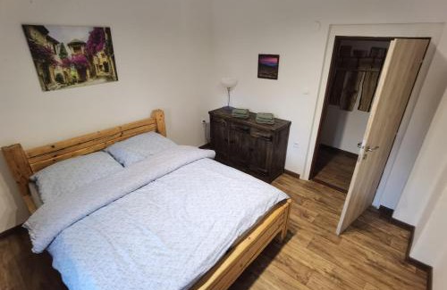 Velky Slavkov Apartment | Explore Mlyn Tatry: Pet-Friendly Retreat with Family Amenities