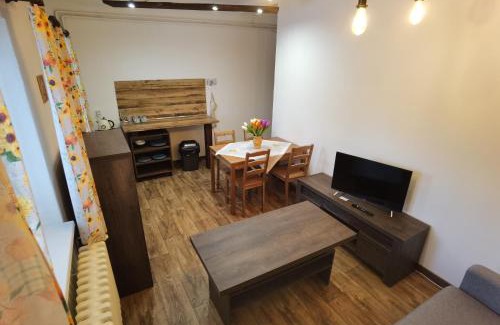 Velky Slavkov Apartment | Explore Mlyn Tatry: Pet-Friendly Retreat with Family Amenities