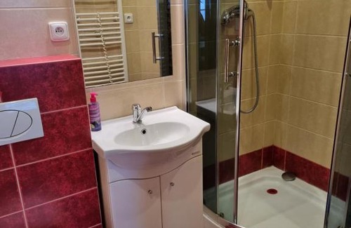 Destne v Orlickych horach Apartment | Discover Mlynuskaly 4: Family-Friendly Stay with Pool