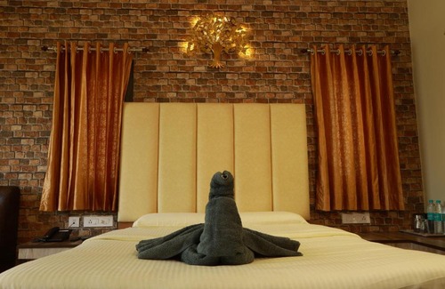Yercaud Hotel | Budget-Friendly MM Resorts with Family Amenities & Dining