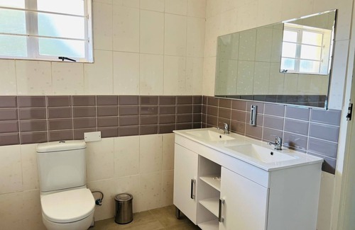 Gaborone Bed & Breakfast | Family-Friendly Mmaset Houses: Enjoy Free Hot Breakfast!