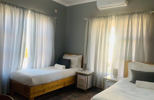 Gaborone Bed & Breakfast | Family-Friendly Mmaset Houses: Enjoy Free Hot Breakfast!