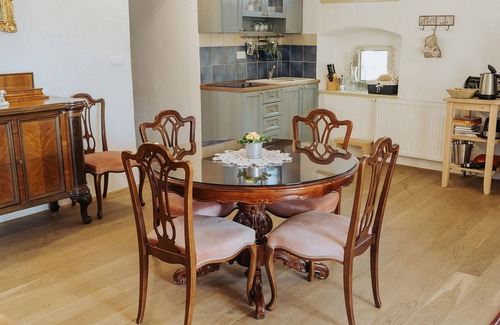 Dobrova-Polhov Gradec Apartment | Discover Možinetova Hiša - Family-Friendly Apartment Stay