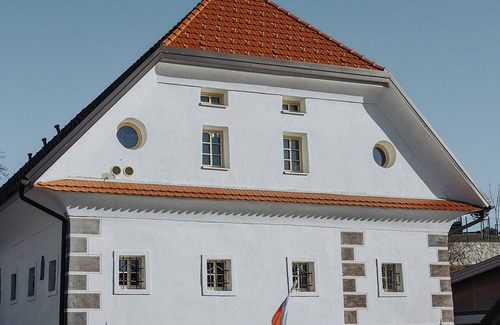 Dobrova-Polhov Gradec Apartment | Discover Možinetova Hiša - Family-Friendly Apartment Stay