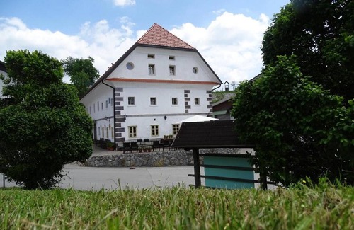 Dobrova-Polhov Gradec Apartment | Comfortable Stay at Možinetova Hiša - Apartment 3