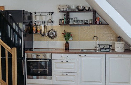 Dobrova-Polhov Gradec Apartment | Možinetova Hiša - Family-Friendly Apartment with Pool