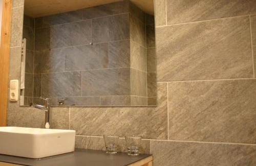 Gaschurn Ski Chalet | Exceptional MO Chalet: Pet-Friendly Retreat with Hot Tub