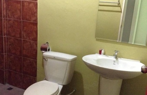 Kham Yai Hotel | Budget-Friendly Mo Do Ong Place with Family Kitchen Amenities