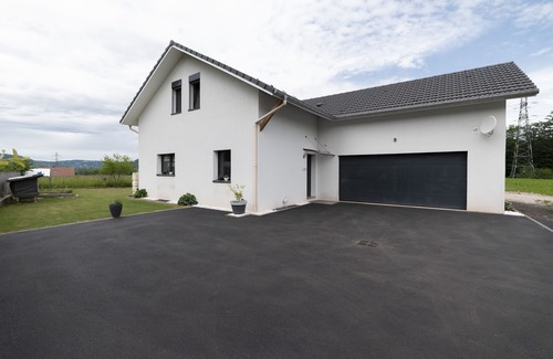 Saint-Etienne-les-Remiremont House | Serene Retreat: Modern House with Pool and Mountain Views