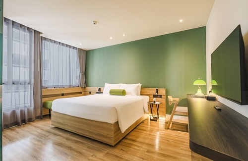 Thanon Phetchaburi Hotel | Discover MO Hotel Bangkok: Family-Friendly with Dining Options