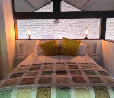 County Waterford Apartment | Mo's Loft at Platform's End