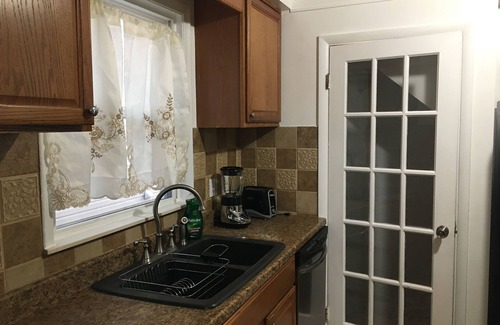 Dearborn House | Family-Friendly Retreat at Mo's White House with Kitchen