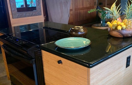 Holualoa House | Discover Mo Snell's Coffee Farm House: Guest Rated 9.8