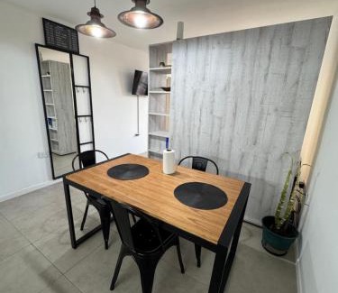 Parana Apartment | Stylish Central Studio with Family-Friendly Amenities