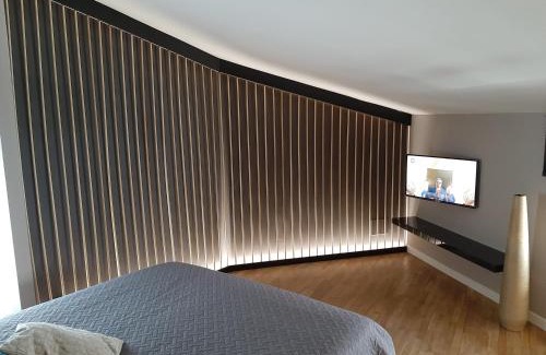 Desenzano del Garda City Centre Apartment | Guest Rated: MoAA - Modern Art Apartment with Family Amenities
