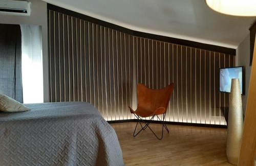 Desenzano del Garda City Centre Apartment | Guest Rated: MoAA - Modern Art Apartment with Family Amenities