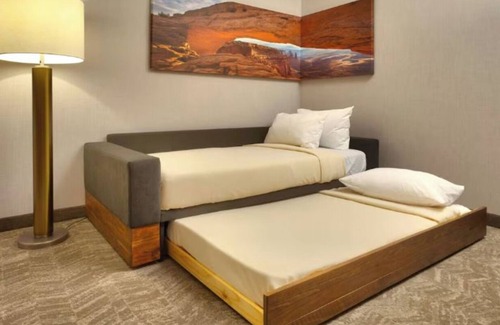 Moab Hotel | Moab Getaway with Outdoor Pool & Quick Access to Red Rock Trails - 2 Units