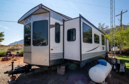 Moab South Valley House | Experience Moab RV Resort Glamping with Top Guest Ratings