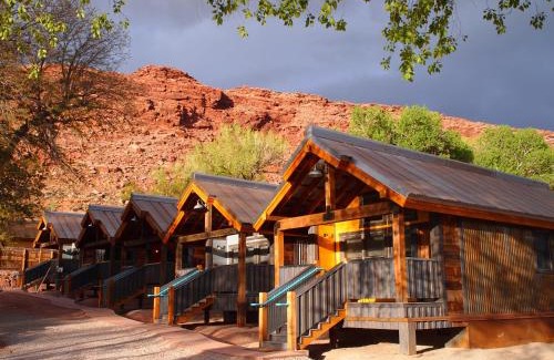 Moab Hotel | Discover Moab Springs Ranch: Poolside Paradise Awaits