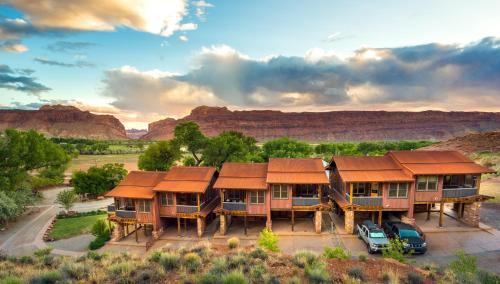 Moab Hotel | Discover Moab Springs Ranch: Poolside Paradise Awaits
