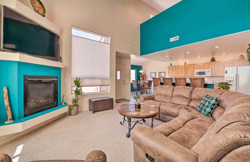 Moab South Valley Apartment | Inviting Moab Townhome with Pool - Near Arches National Park