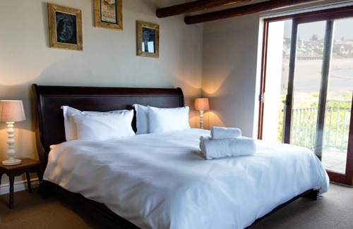 Kommetjie House | Relaxing Moana Bay: Pet-Friendly Retreat with Ocean Views