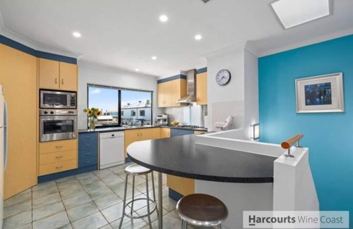 Moana Apartment | Moana Seaside Retreat: Family-Friendly & Pet Welcome