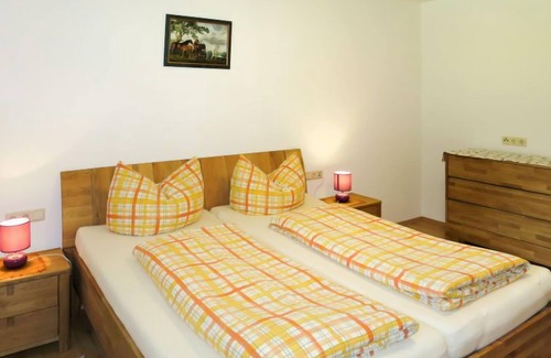 Holdernach Apartment | Experience Moarerlechenhof: Top-Rated Lake View Retreat