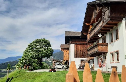 Albions Apartment | Pet-Friendly Retreat at Moarhof Gufidaun - Rated 9.6/10