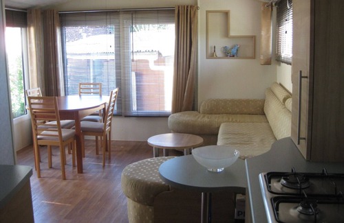 Saint Nazaire sur Charente House | Mobile Home '40 M², Proche De La Mer' with Private Terrace and Private Garden