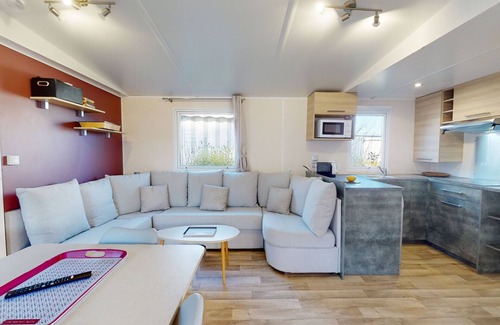 Saint-Hilaire-de-Riez House | Relax in a Mobil Home with Heated Pool and Delightful Amenities