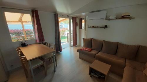 Condrieu Resort | Family-Friendly Mobil Home in Beautiful Condrieu with Pool