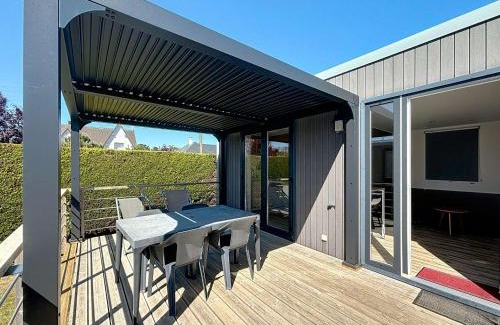 Jullouville-les-Pins House | Family-Friendly Mobil-Home Jullouville with Pool Access