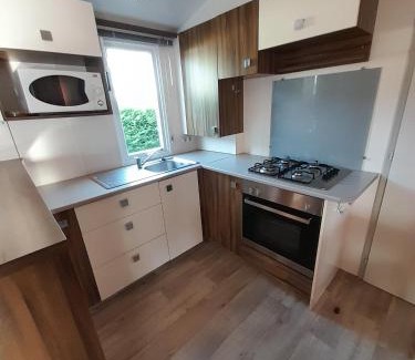 Les Mathes House | Mobil home camping les Charmettes 4 étoiles les MATHES en Charente Maritime prés du ZOO de la Palmyre 8 personnes tout confort 3 chambres 2salles de bains 2 WC Lave linge lave vaisselle Climatisation bien situé
