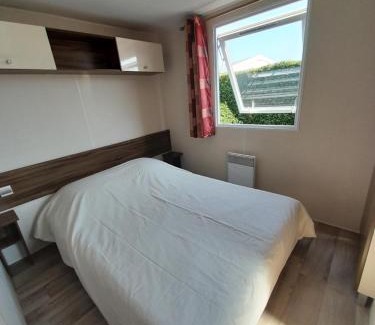 Les Mathes House | Mobil home camping les Charmettes 4 étoiles les MATHES en Charente Maritime prés du ZOO de la Palmyre 8 personnes tout confort 3 chambres 2salles de bains 2 WC Lave linge lave vaisselle Climatisation bien situé