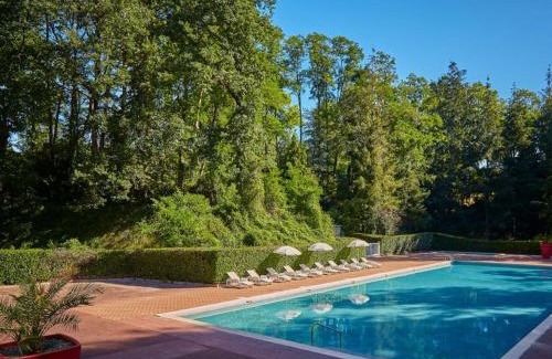 Saint-Cheron House | Family-Friendly Mobil Home Near Paris with Pool Access