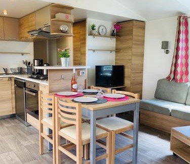 Lattes Other | Experience Elegance at Mobil Home Excellence Le Lac des Rêves