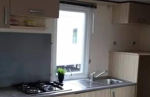 Soreze House | Mobil-home Holz Standard 27m2 - 2 Schlafzimmer - überdachte Terrasse - TV 4 Personen